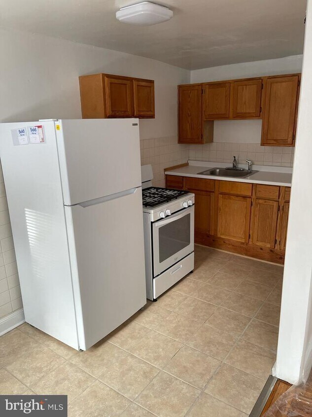 Primary Photo - 1326 Farrington Rd