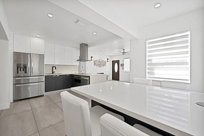 2339 Taft St House | Florida Atlantic University | Off-Campus Housing Search