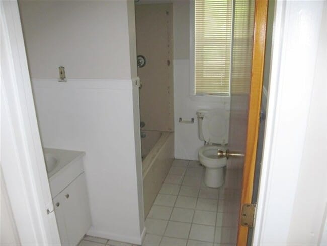 Building Photo - 107 Brookline St