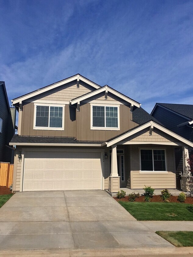 Primary Photo - Beautiful Newer Camas Home in Desirable Ne...