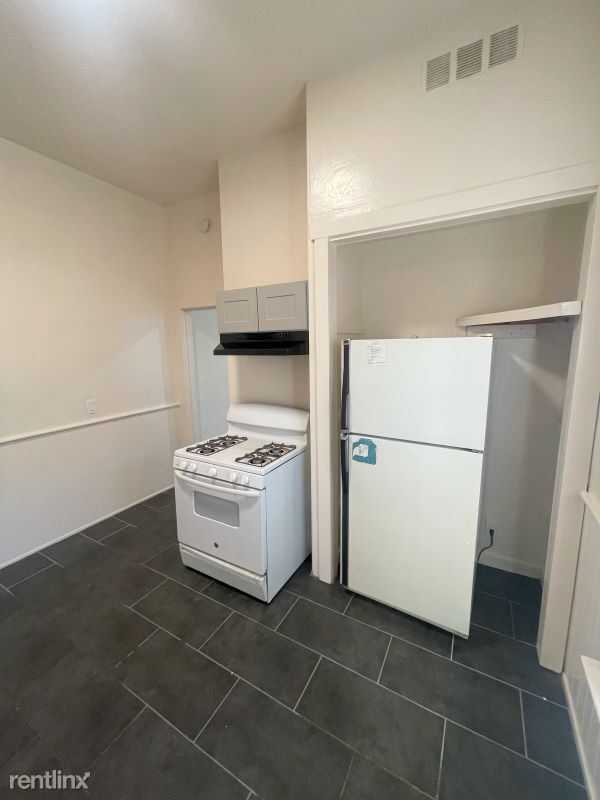 Building Photo - 3 br, 1 bath House - 976 34th St