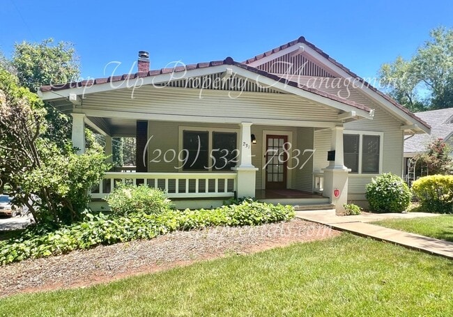 Building Photo - Beautiful 1920's 3 Bed 1 Bath Home Within ...