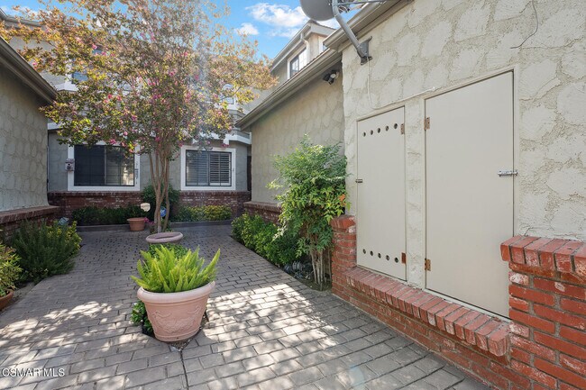 Foto del edificio - 29723 Strawberry Hill Dr