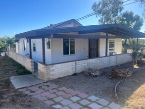 Building Photo - 705 Grapevine Rd