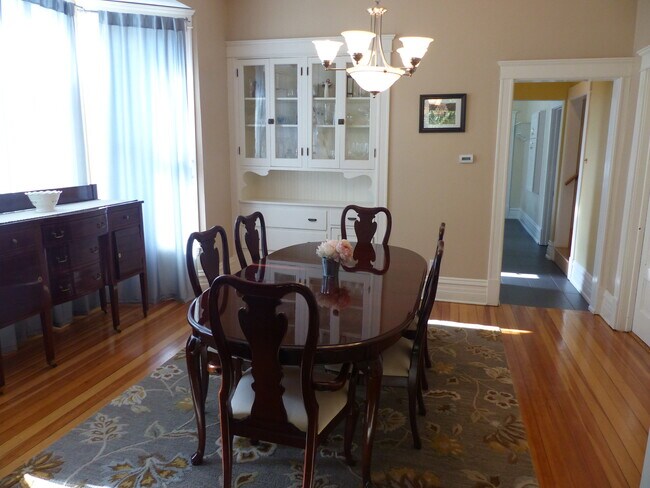 Foto del edificio - 1928 W Berenice Ave