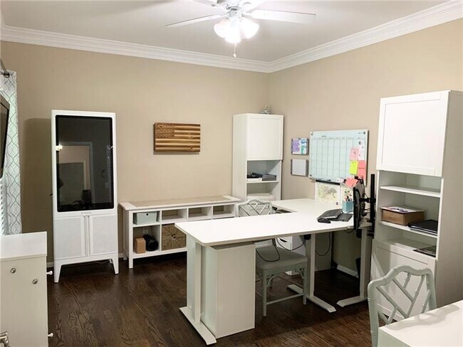 Foto del edificio - 1321 Willow Tree Dr