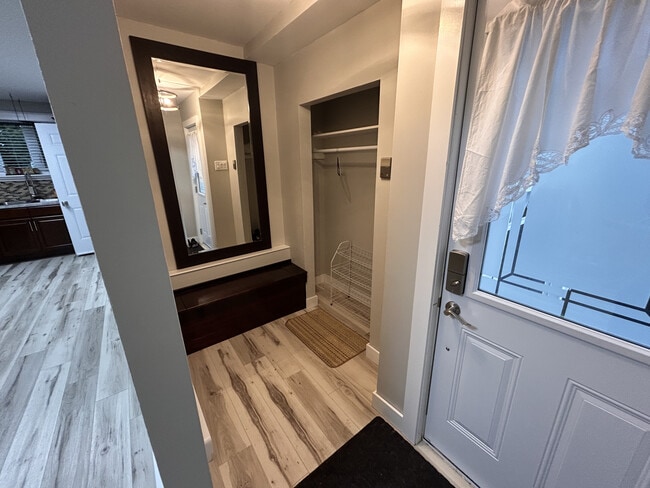 Building Photo - 81 Berteau Av