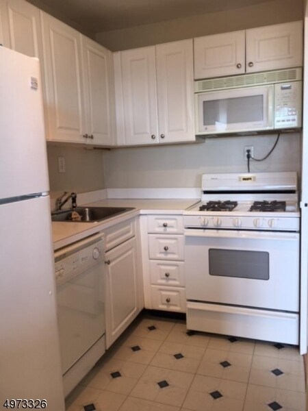 Building Photo - 285 Aycrigg Ave