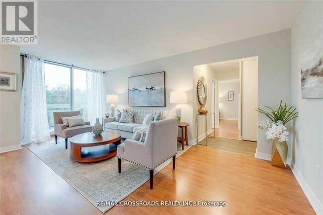 Building Photo - 20-220 Edgecliff Golfway