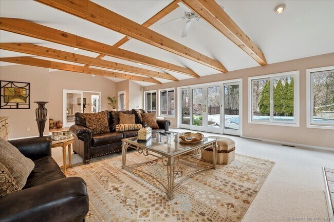 Building Photo - 693 Den Rd