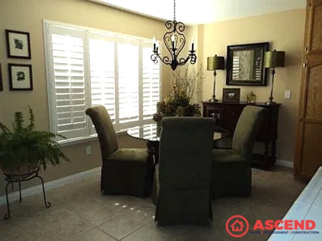 Building Photo - Spacious 4BD/2BA Home in Bakersfield's Desirable 93311 — HOA Community with Pool Access!