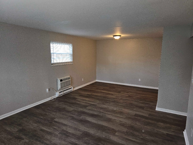 Building Photo - 5856 Highview Dr