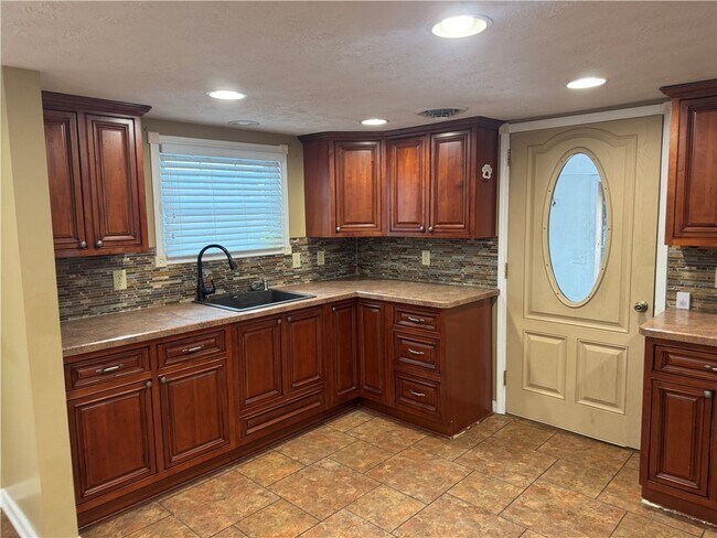 Foto del edificio - 8818 NY-415