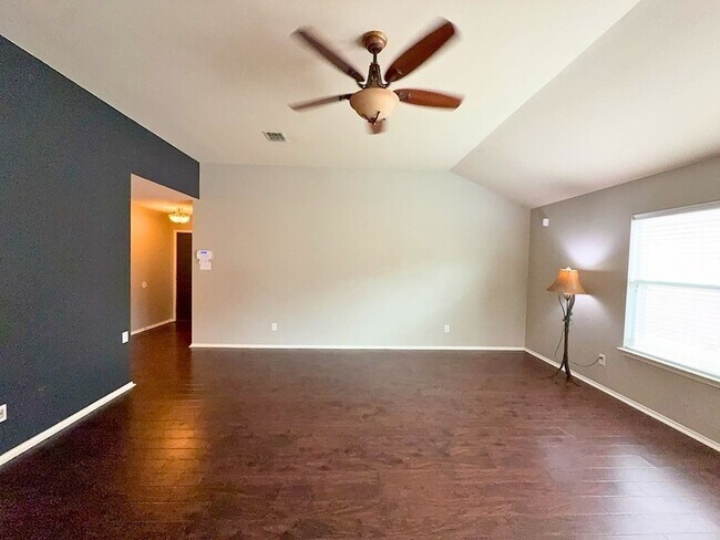Foto del edificio - 9120 Goldenview Dr