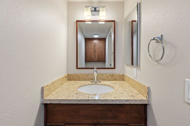 Foto del edificio - 5661 Lake Park Way