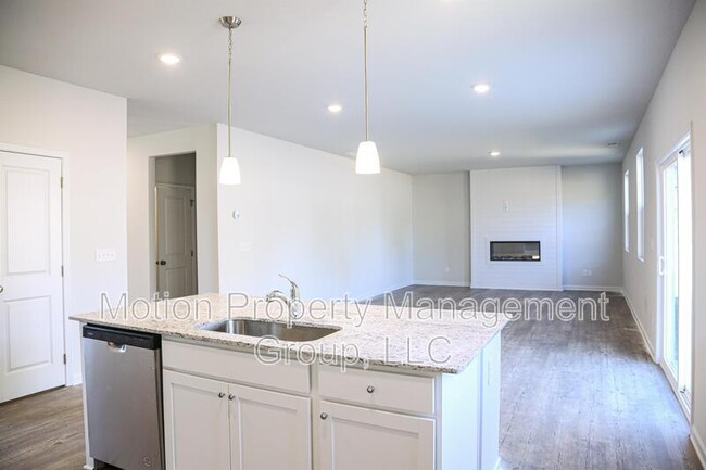 Building Photo - 19 Springwood Ln