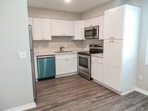 Building Photo - 723 S Berthe Ave