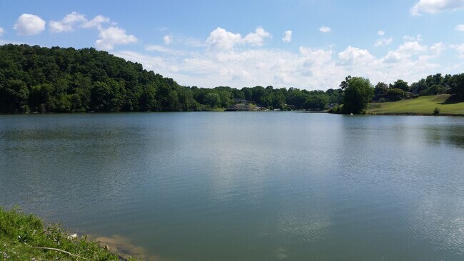 Foto del edificio - 24180 Woodridge Cir