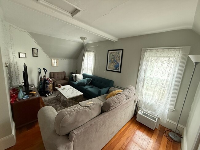 Building Photo - 53 Elm St
