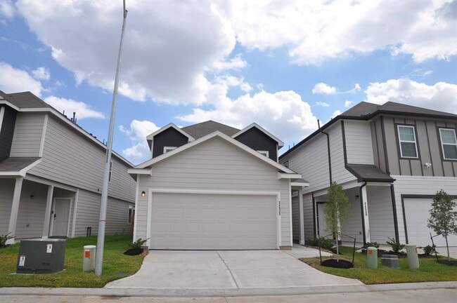 Building Photo - 24535 Porta Borsari Dr