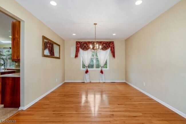 Building Photo - 66 Treetops Cir