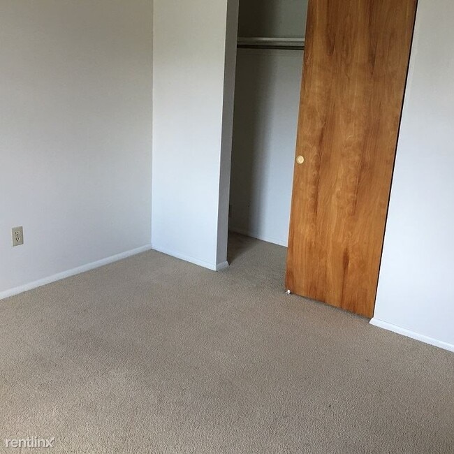 Foto del edificio - 2 br, 1.5 bath Townhome - 700 Edwards Ave