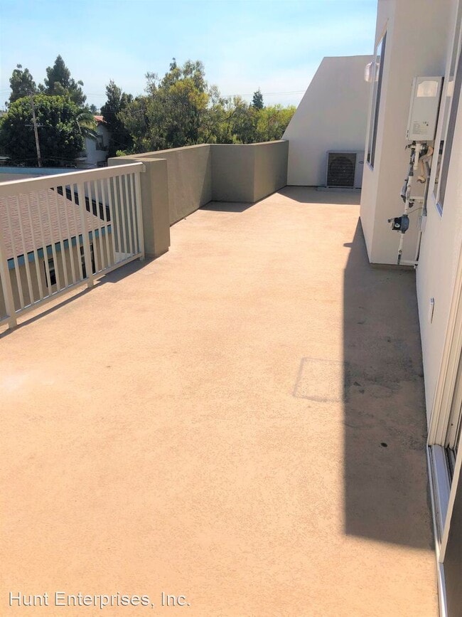 Building Photo - 4200 E Anaheim St