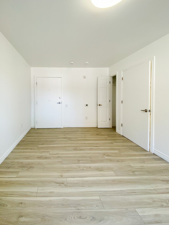 Building Photo - 630 Cummings Ave