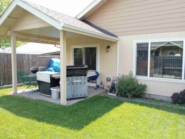 Foto del edificio - 1317 NW Conklin Ave