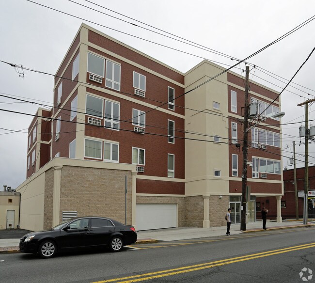 Foto del edificio - 182-186 Anderson Ave