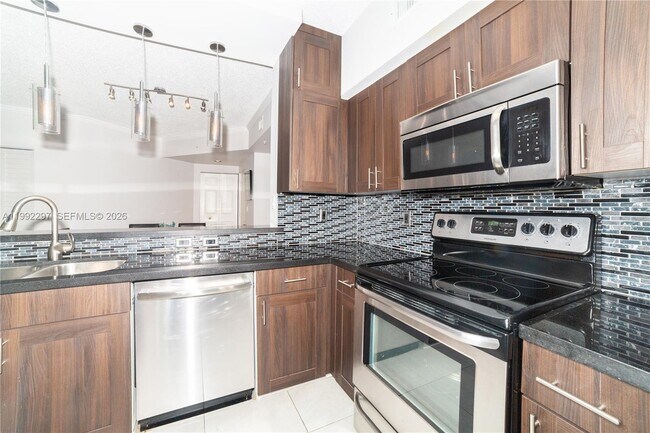 Foto del edificio - 17100 N Bay Rd