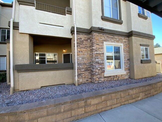 Building Photo - 3 Bedroom Condo Available Near N Carefree ...