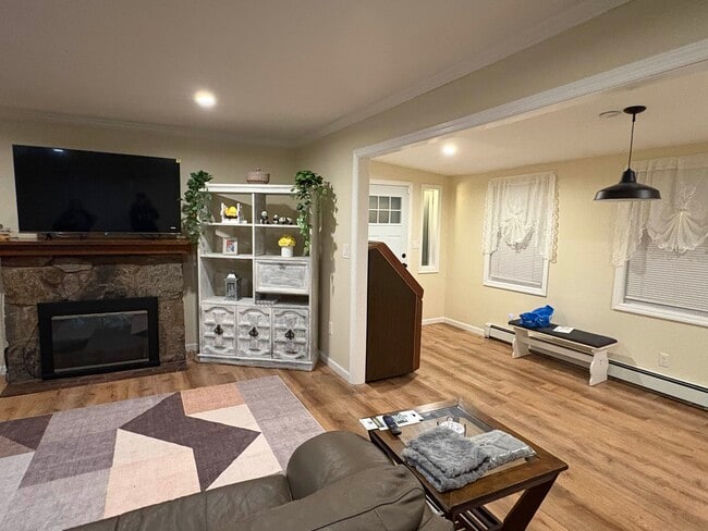 Building Photo - 5 Brush Rd