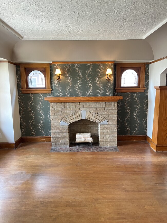 Building Photo - 1109 S 71st St