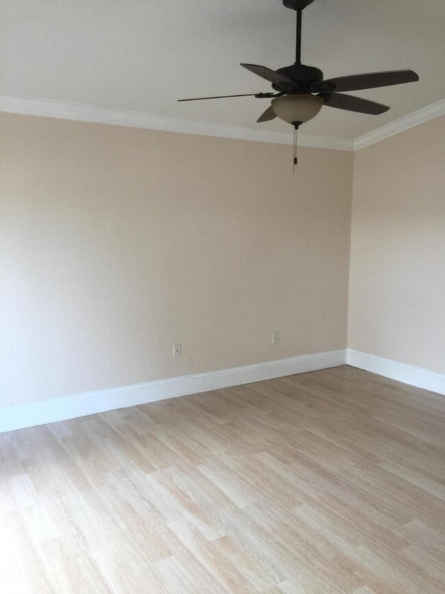 Building Photo - 5900 Azalea Cir