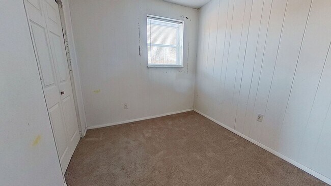 Foto del edificio - 1-Bedroom Second-Floor Apartment with Ample Parking