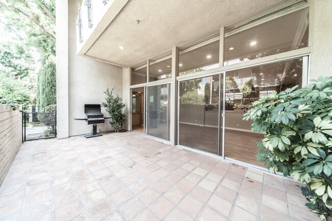 Foto del edificio - 5276 Lindley Ave