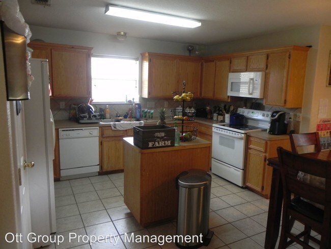 Building Photo - 4 br, 2 bath House - 2512 Merle Dr