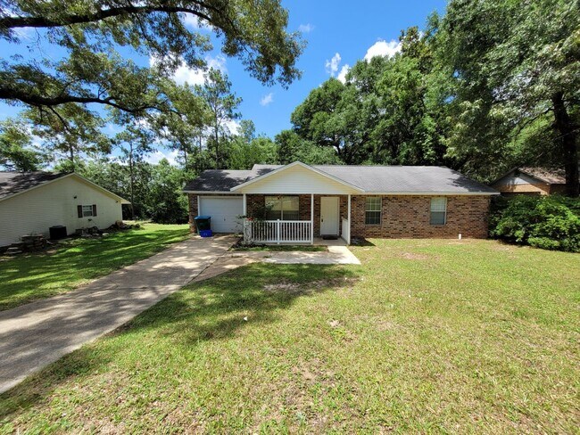 Building Photo - 1568 Texas Pkwy Crestview. January Move-in...