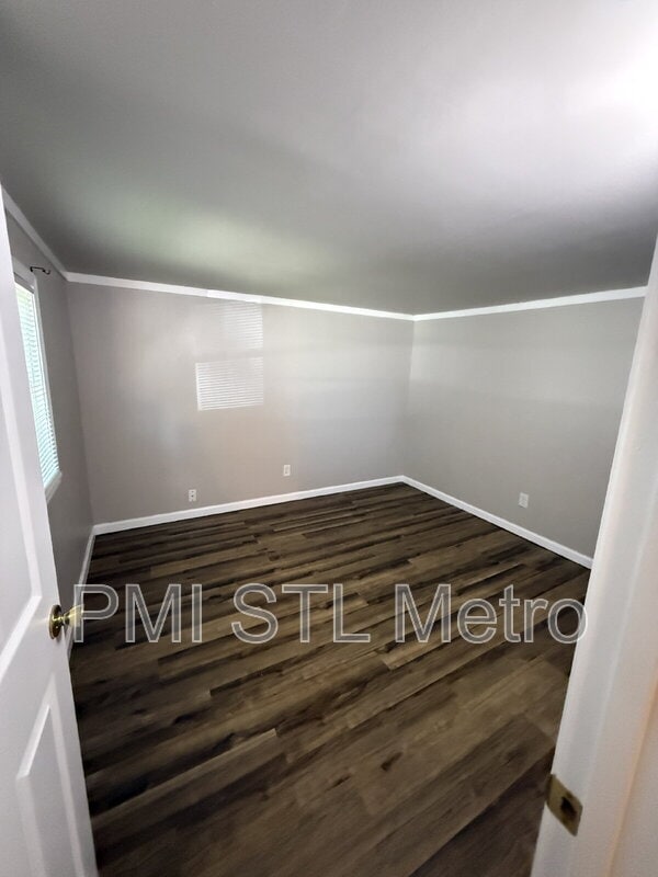 Building Photo - 747 Cunningham Ave