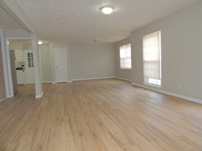 Foto del edificio - 7115 Enfield Dr
