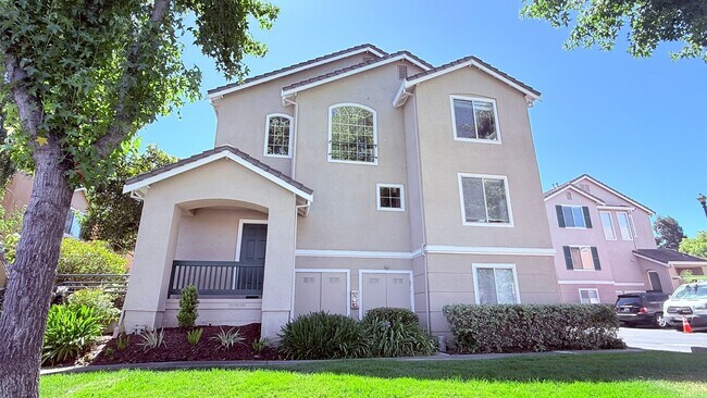 Foto del edificio - Bright and Airy 3BD/2.5BA Townhouse in Shadowhawk Community, Danville- Available NOW!