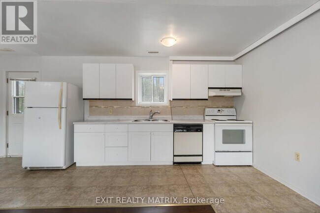 Building Photo - 2039-2039 44