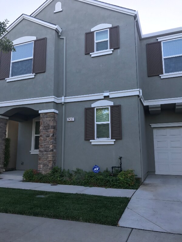 Foto principal - 2437 Erickson St