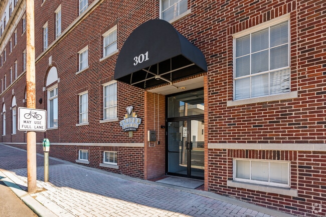 Entrance - United Jewelers and Lee Hardware Apartments