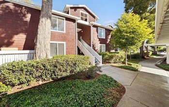 Building Photo - 10 Bayside Ct