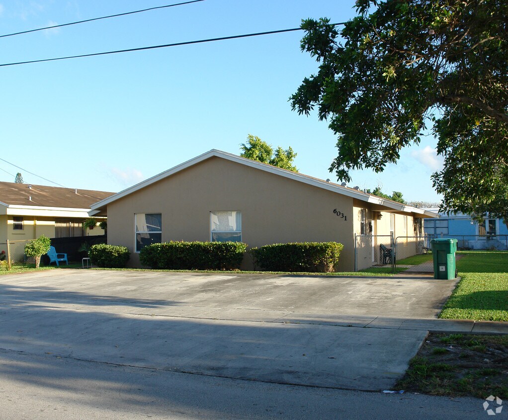 Primary Photo - 6021-6031 SW 36th Ct