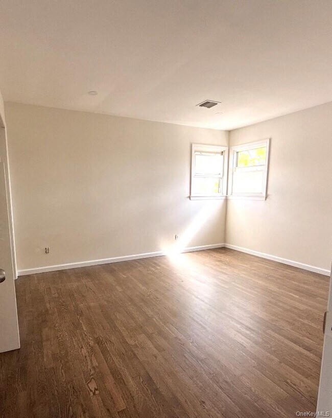 Foto del edificio - 238 Nassau Blvd