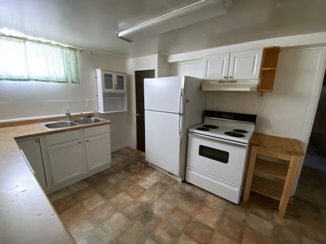 Building Photo - 7177 S Highland Dr