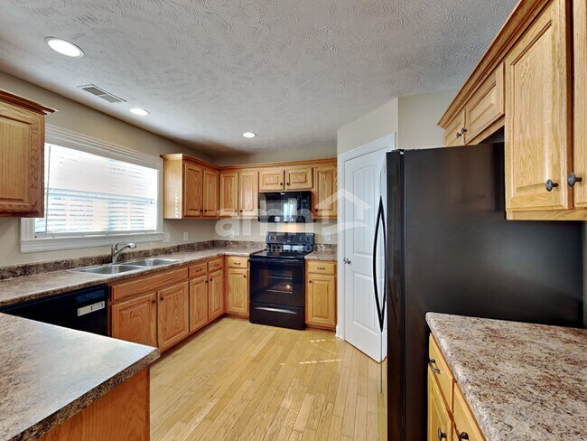 Foto del edificio - 4321 Roxburghe Ct